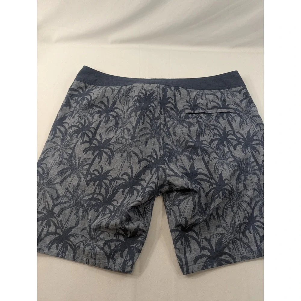 Travis Mathew Board Shorts Mens 38 Blue Tropical Floral Swim Trunks Surf